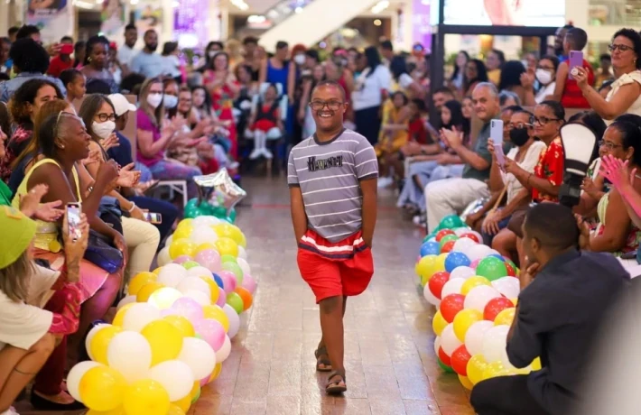 Shopping Bela Vista recebe desfile comemorativo de 4 anos do projeto Saindo da Invisibilidade