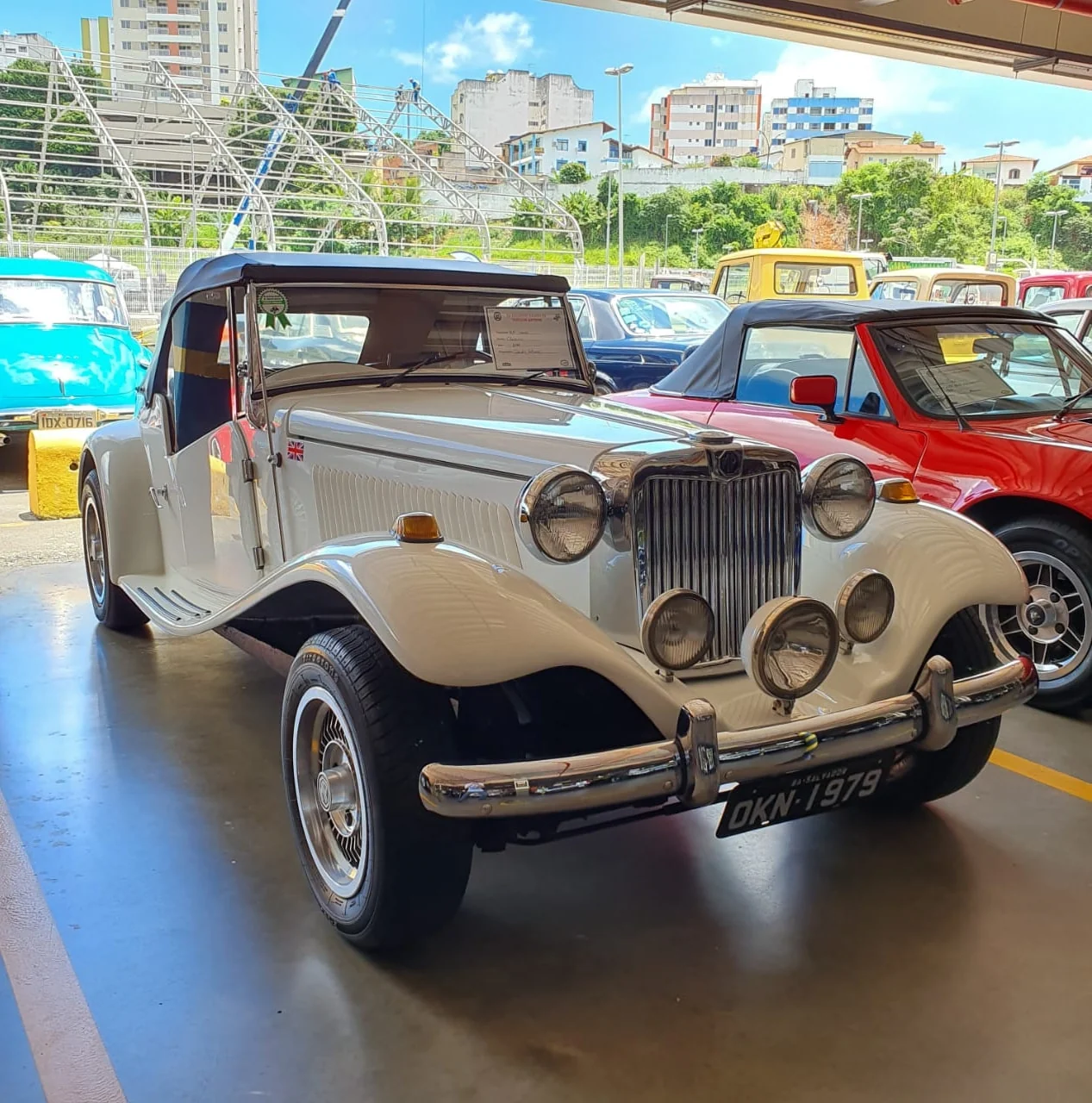 Shopping Bela Vista recebe exposição de automóveis antigos e superesportivos